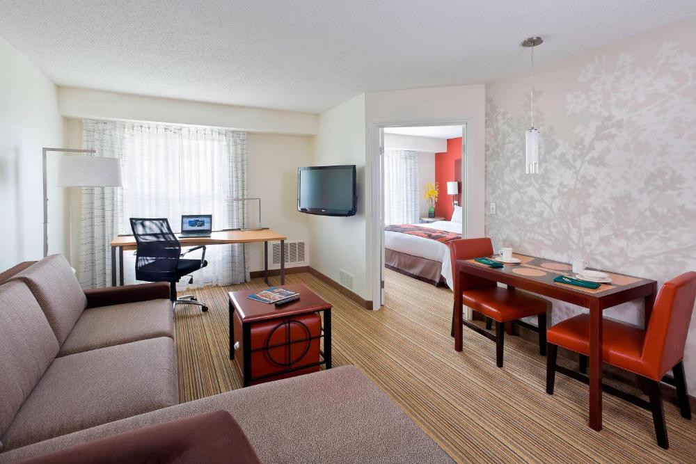 One-Bedroom King Suite with City View interior